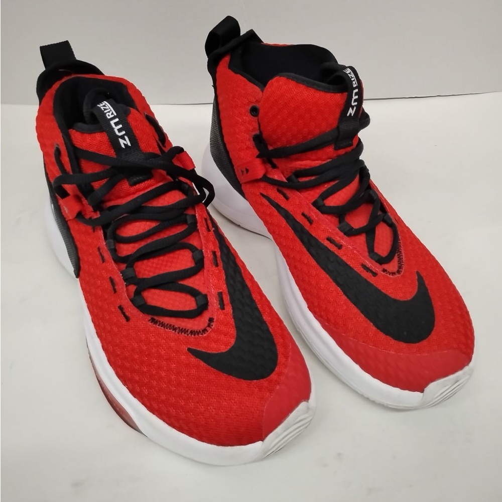 Nike zoom Rize bball shoes size 9.5